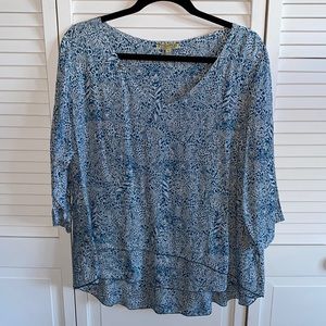 Lightweight rayon 3/4 sleeve blouse from Pineapples. Teal and white size large